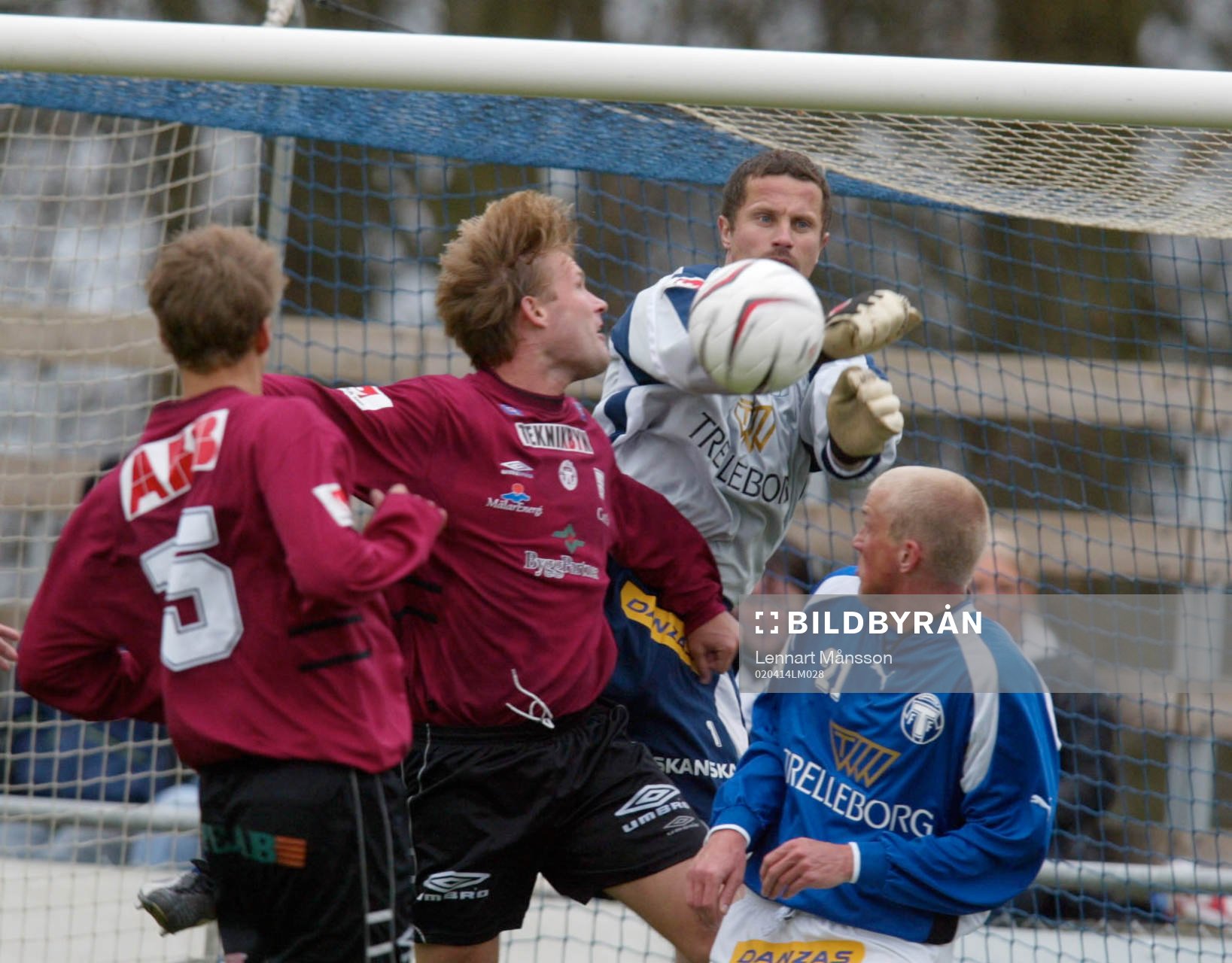 Pål Lundin boxar framför Thomas Andersson