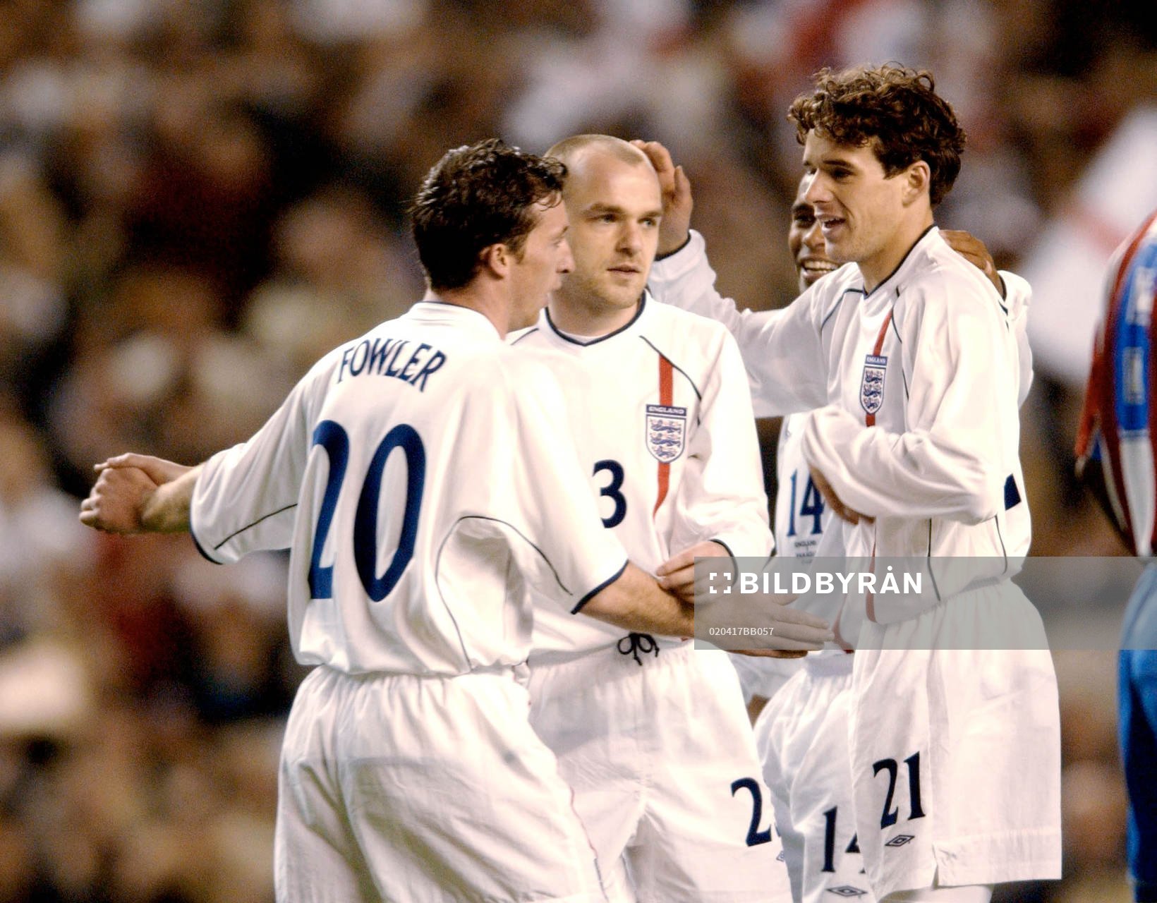  Englands Danny Murphy jublar efter sitt andra mål.