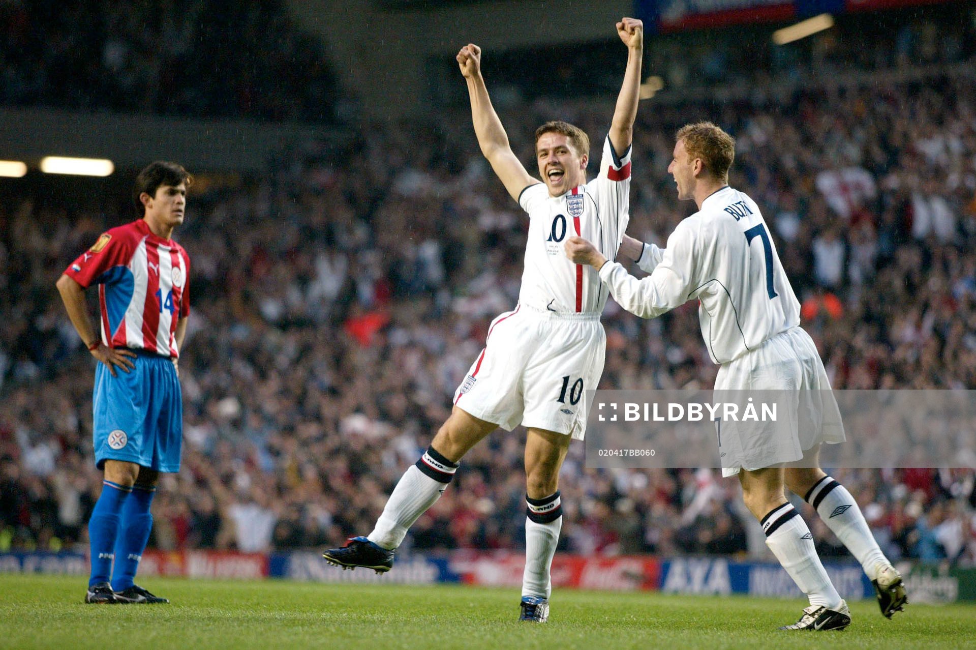 Englands Michael Owen jublar
