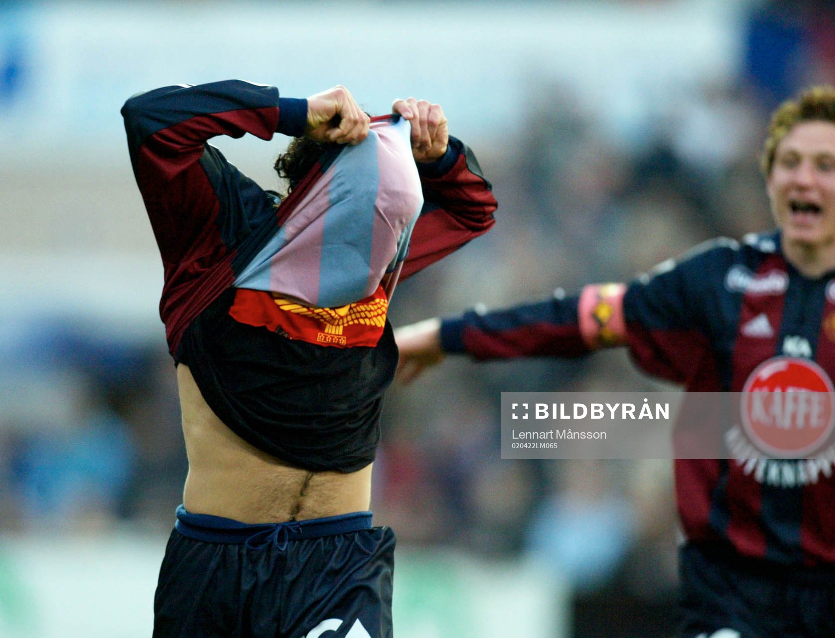 Abgar Barsom, Djurgården har gjort 0-1 och drar tröjan