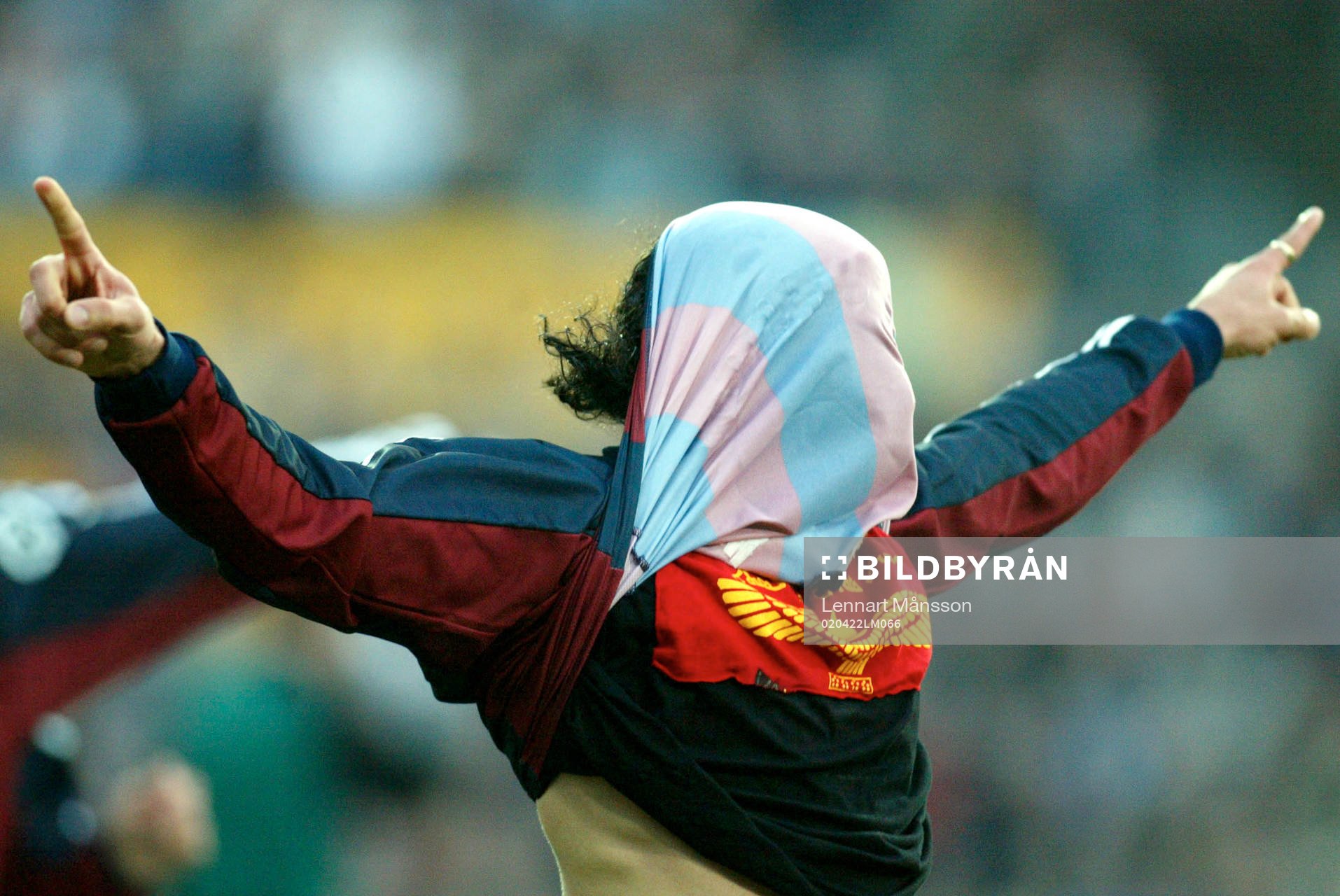 Abgar Barsom, Djurgården har gjort 0-1 och drar tröjan