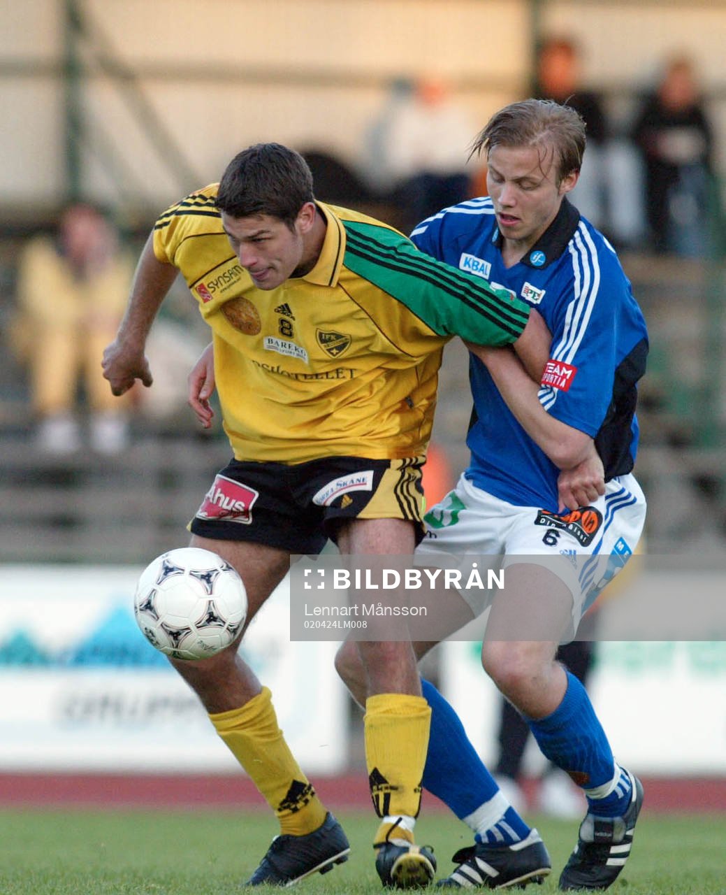  Hässleholm chockade Sundsvall i matchen som fick avgöras på straffar. Henrik Edfors, Hässleholm håller undan för Stefan Ålander, Sundsvall