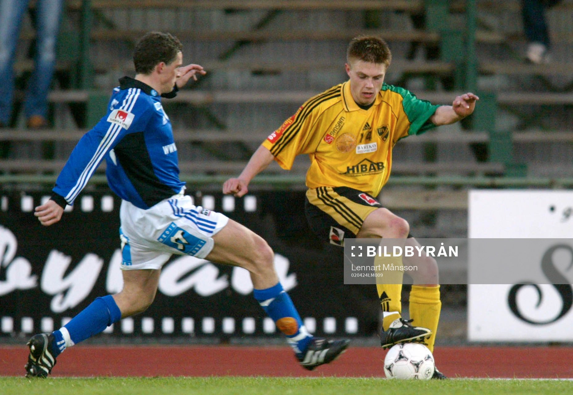  Hässleholm chockade Sundsvall i matchen som fick avgöras på straffar. Mattias Andersson, Hässleholm utmanar Hans Bergh, Sundsvall
© Bildbyrån - 60872-D