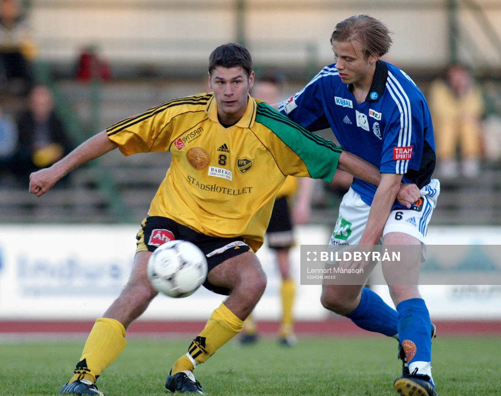  Hässleholm chockade Sundsvall i matchen som fick avgöras på straffar. Henrik Edfors, Hässleholm håller undan för Stefan Ålander, Sundsvall
