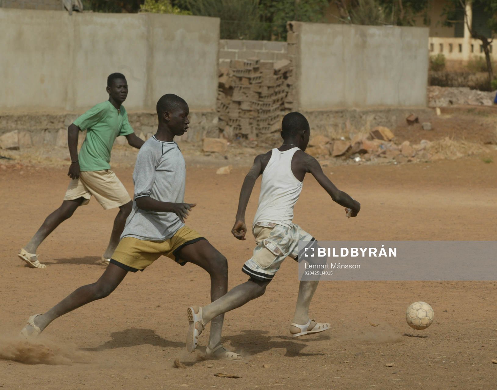 Afrikansk mästerskapen i fotboll i Mali. Småkillar spelar