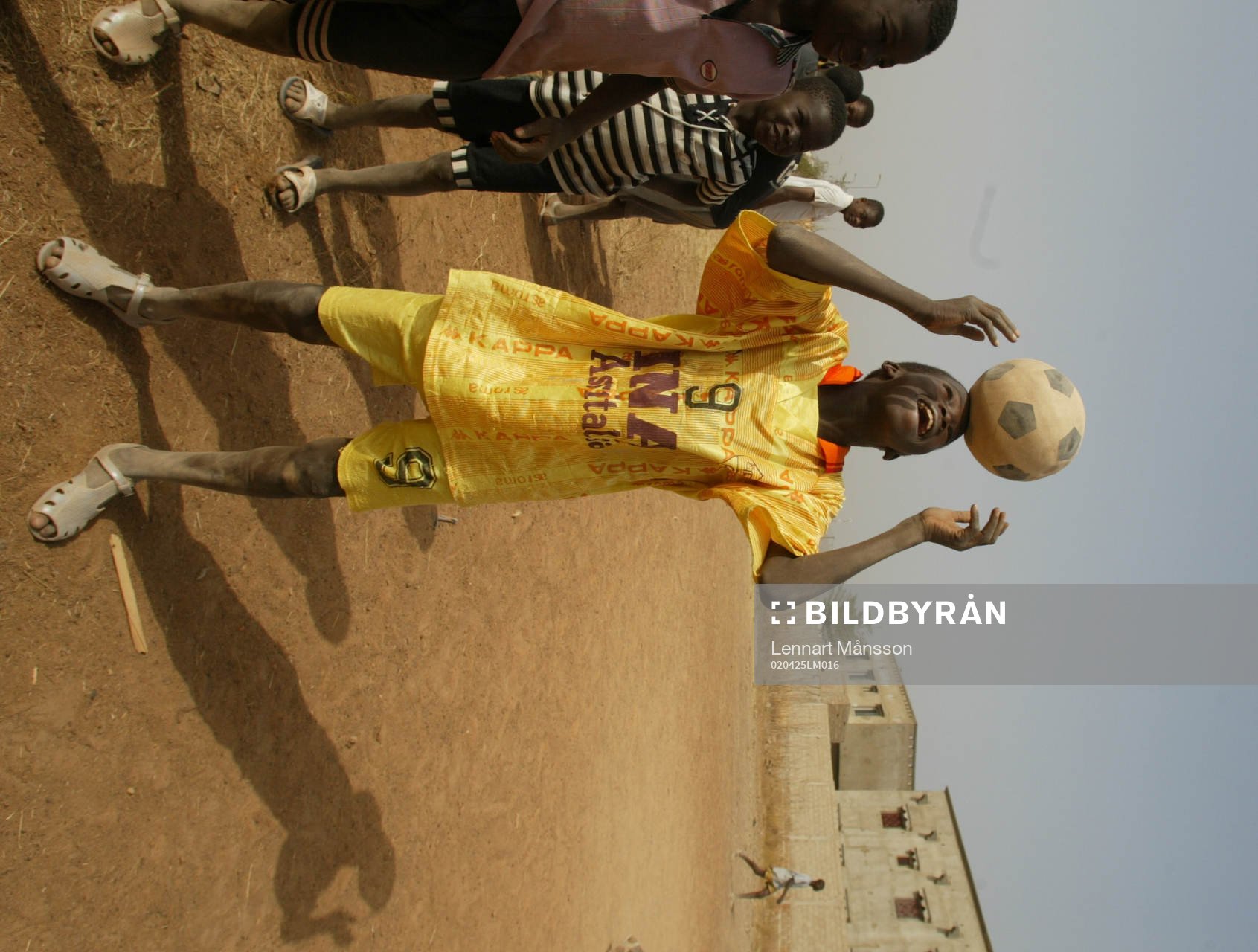 Afrikansk mästerskapen i fotboll i Mali. Småkillar spelar