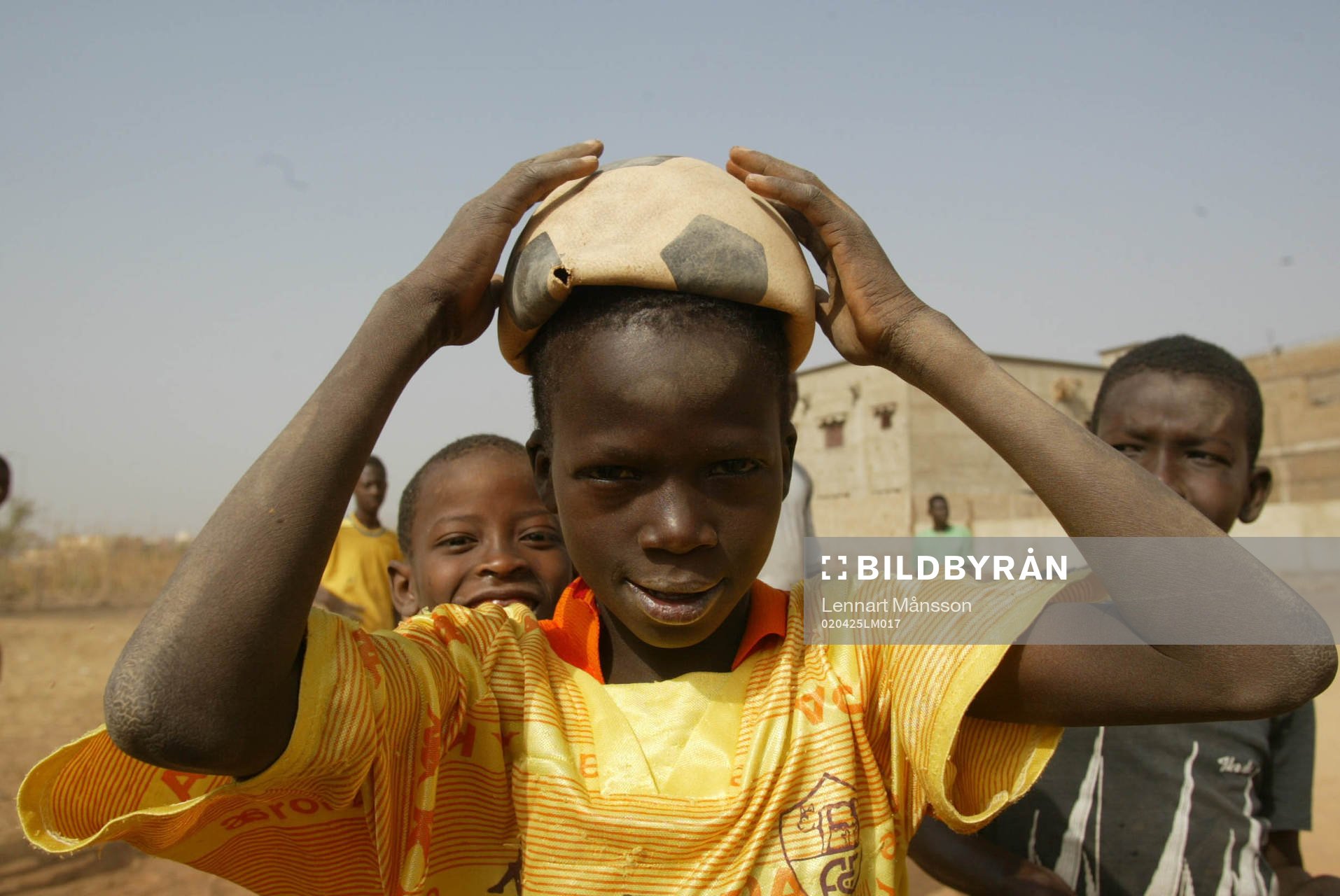 Afrikansk mästerskapen i fotboll i Mali. Småkillar spelar