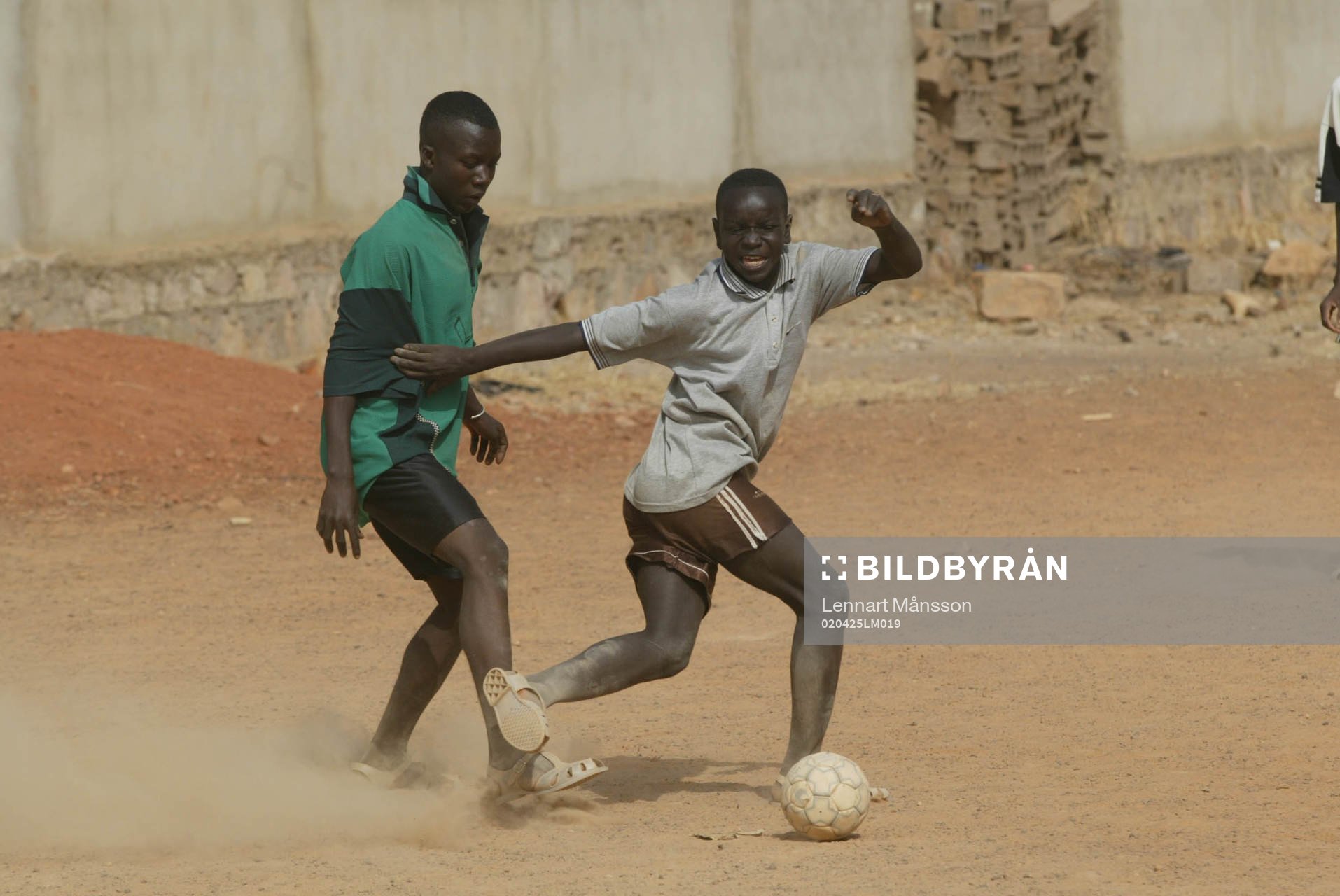 Afrikansk mästerskapen i fotboll i Mali. Småkillar spelar
