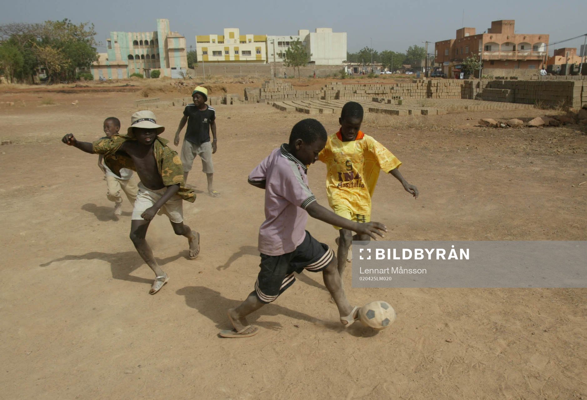Afrikansk mästerskapen i fotboll i Mali. Småkillar spelar