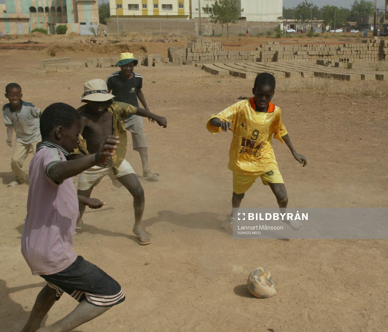 Afrikansk mästerskapen i fotboll i Mali. Småkillar spelar