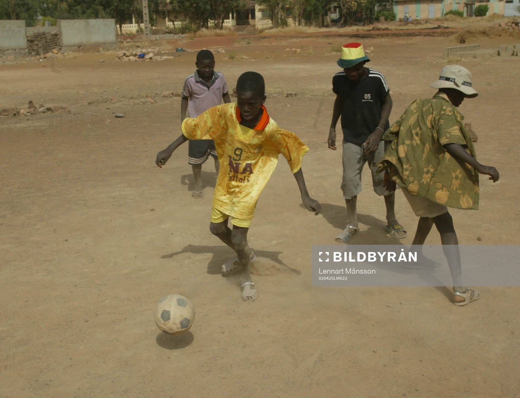 Afrikansk mästerskapen i fotboll i Mali. Småkillar spelar