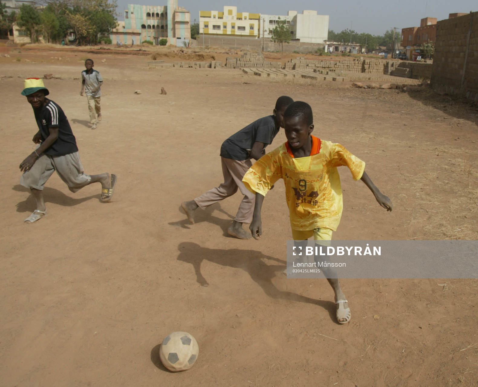 Afrikansk mästerskapen i fotboll i Mali. Småkillar spelar