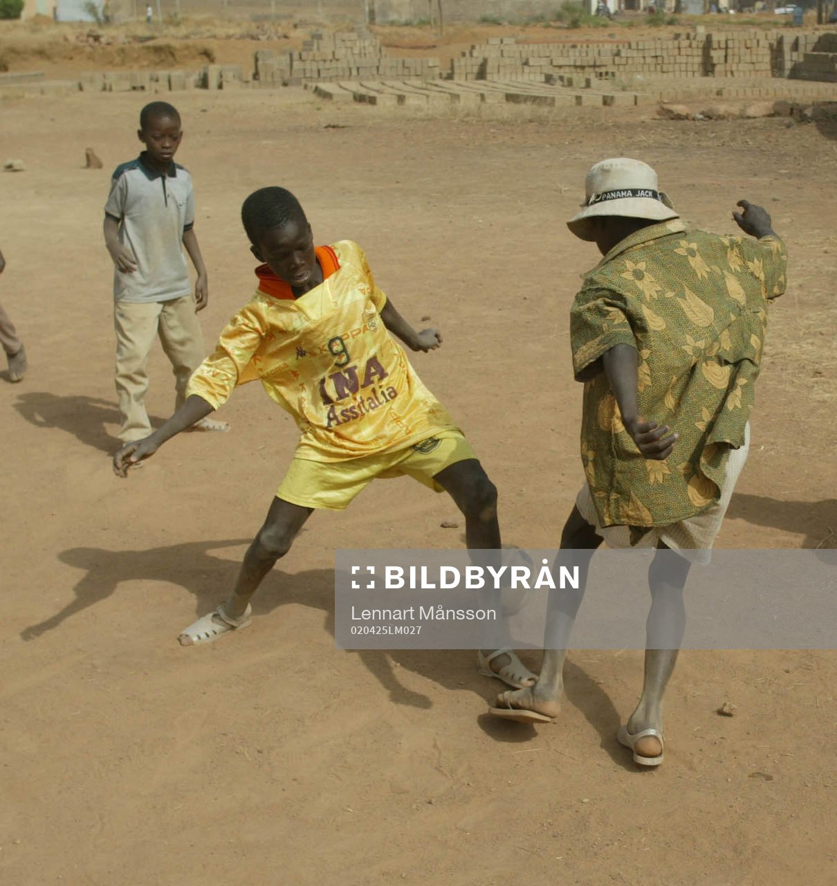 Afrikansk mästerskapen i fotboll i Mali. Småkillar spelar