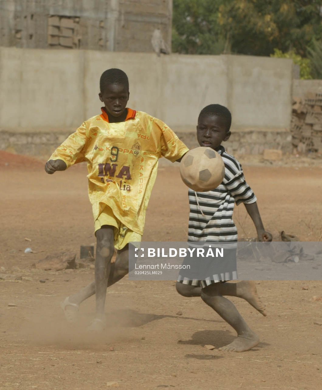 Afrikansk mästerskapen i fotboll i Mali. Småkillar spelar