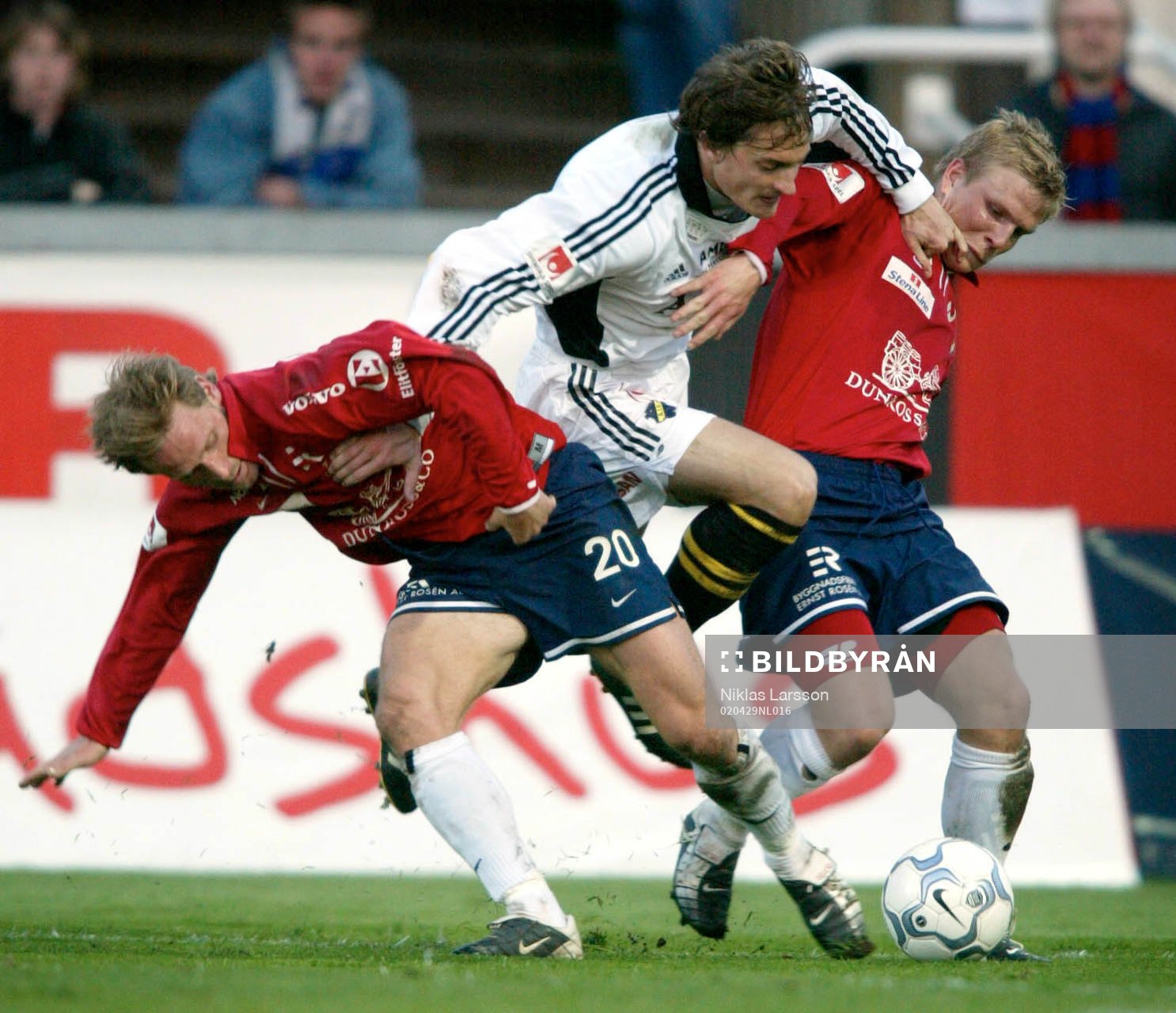 Mats Rubarth, AIK tränger sig förbi Martin Ulander,