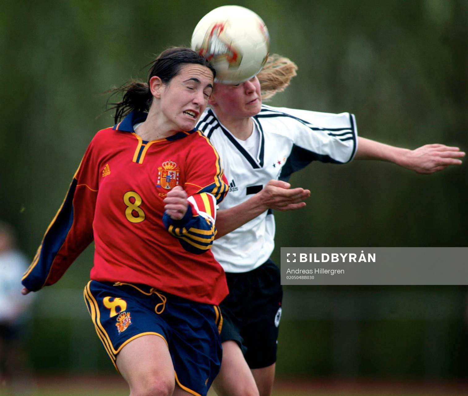  dam EM, F19, Spanien - Tyskland, Saray Garcia Garcia, Spanien och Annelie Brendel, Tyskland, nickduell.