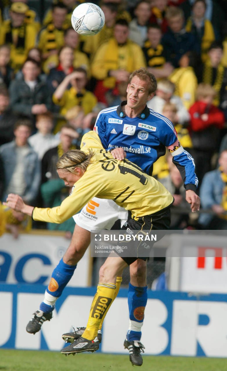Marko Tuomela i en duell med Lars Nilsson