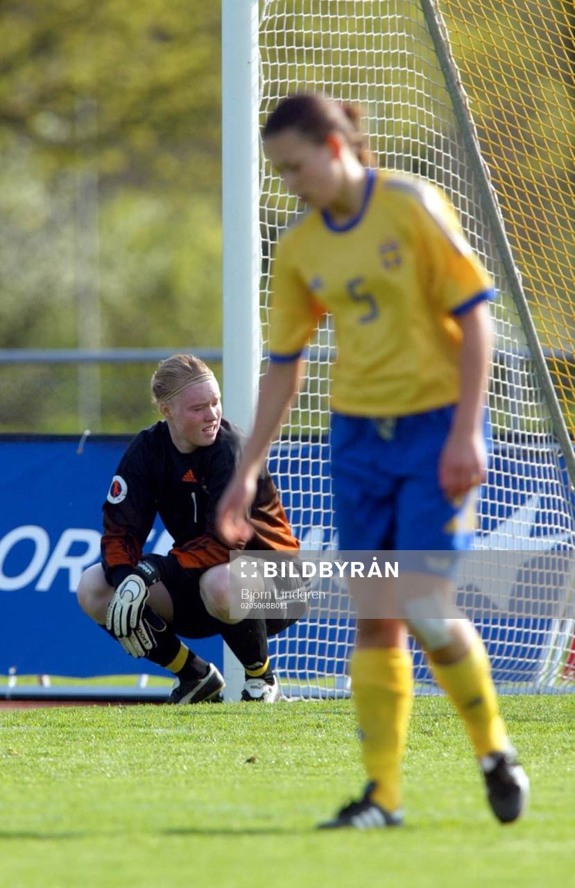 Hedvig Lindahl och Nera Smajic, Sverige deppar