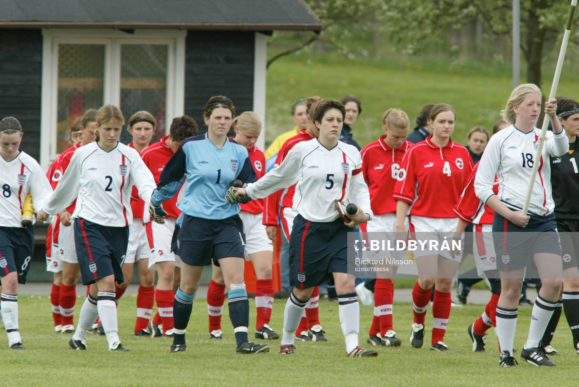 Inmarch, England och Schweiz