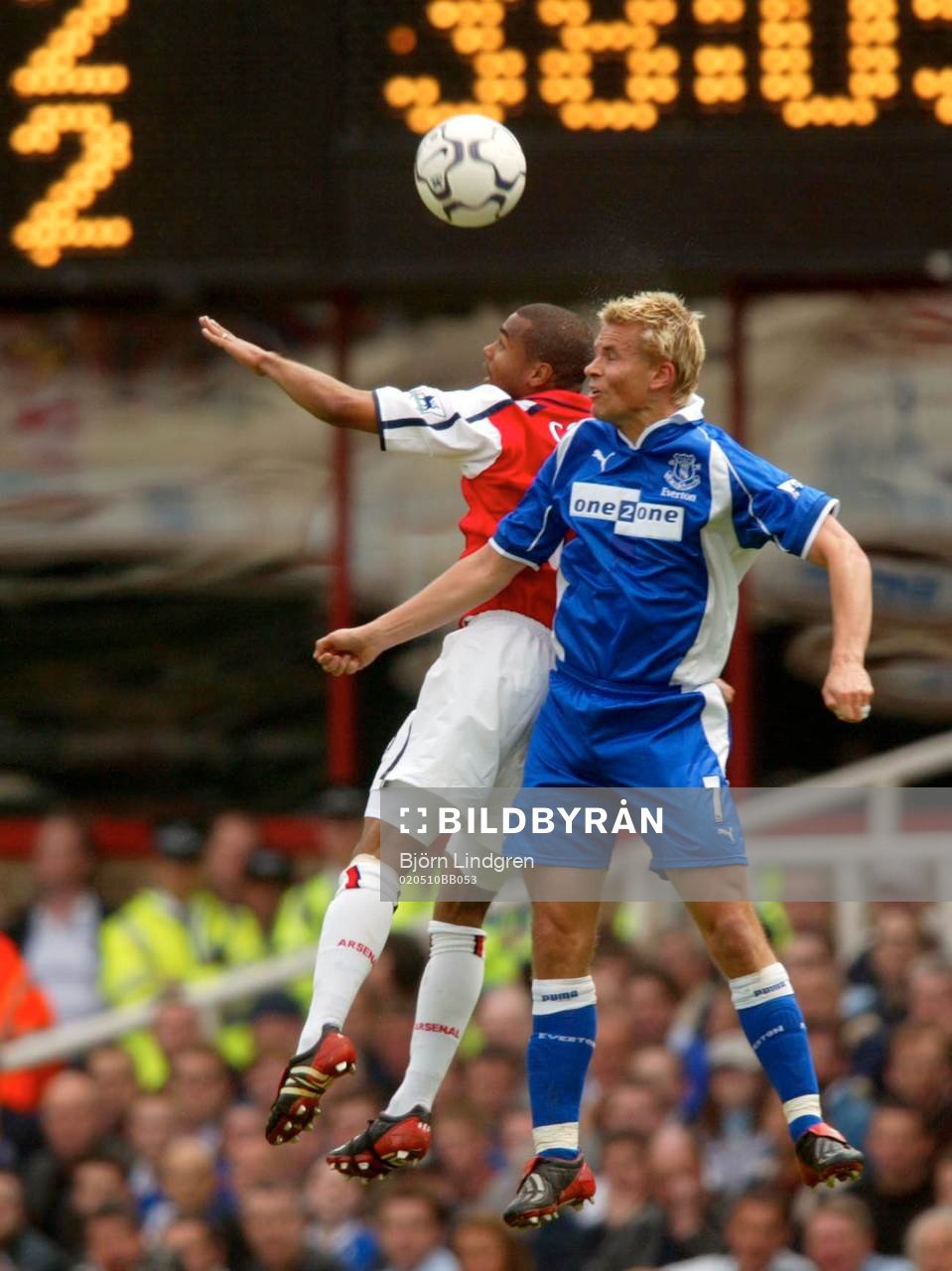 Ashley Cole, Arsenal och Niclas Alexandersson, Everton i