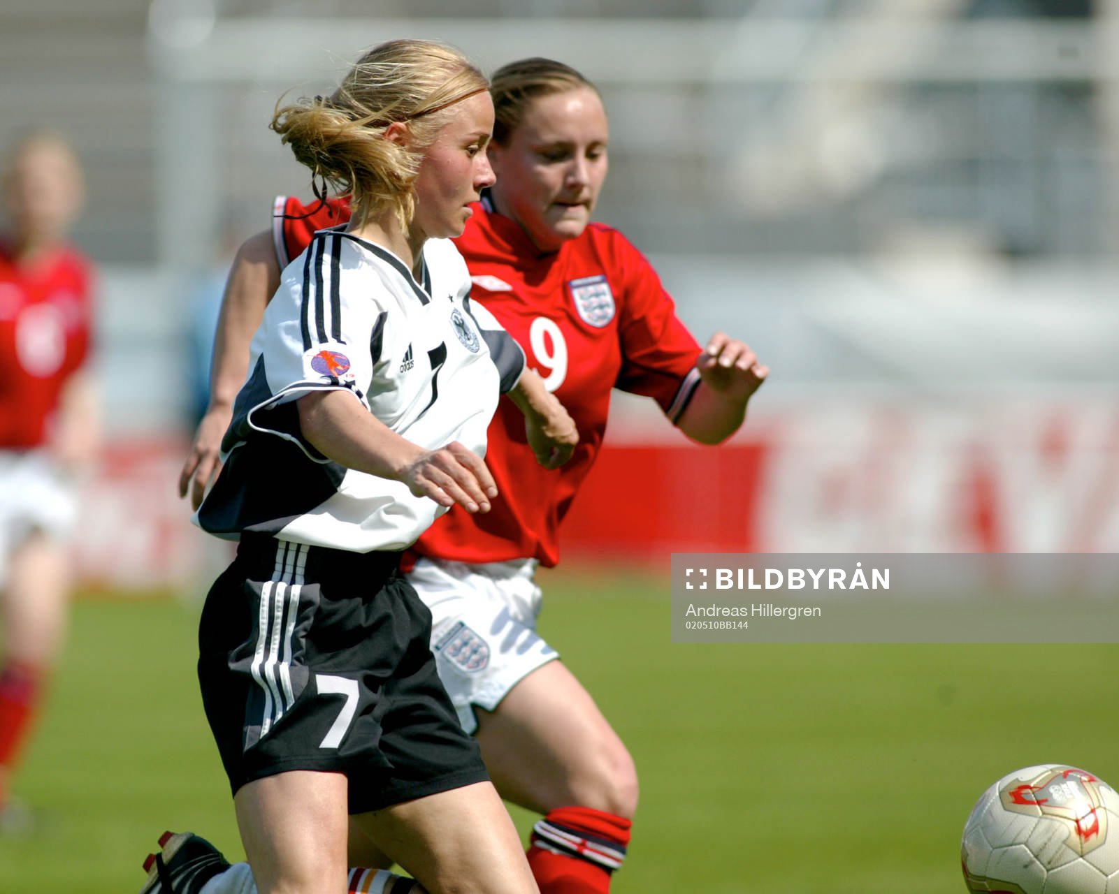  EM, F19, Tyskland - England: Annelie Brendel, Tyskland och Katy Ward, England.