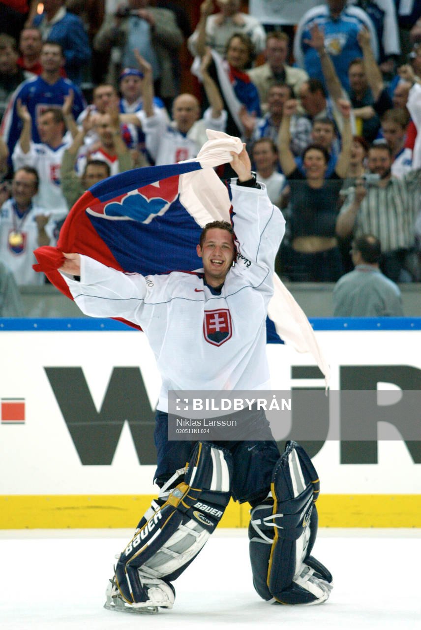 Slovakien världsmästare. Målvakten Jan Lasak firar