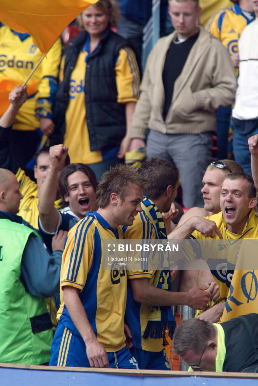 Mattias Jonson, Bröndby. Här grattas han av