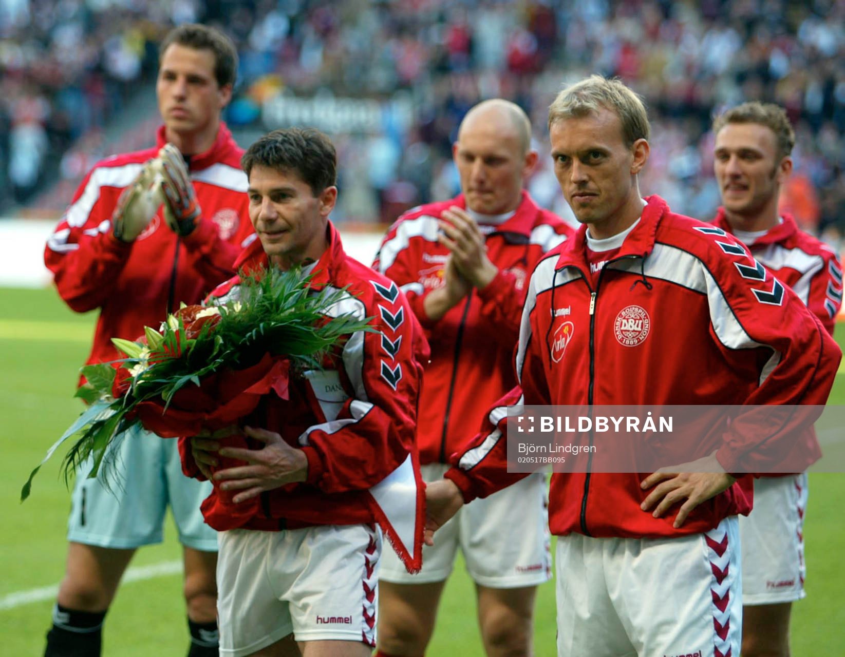  Jan Heintze, Danmark uppvaktades med blommar innan matchen...