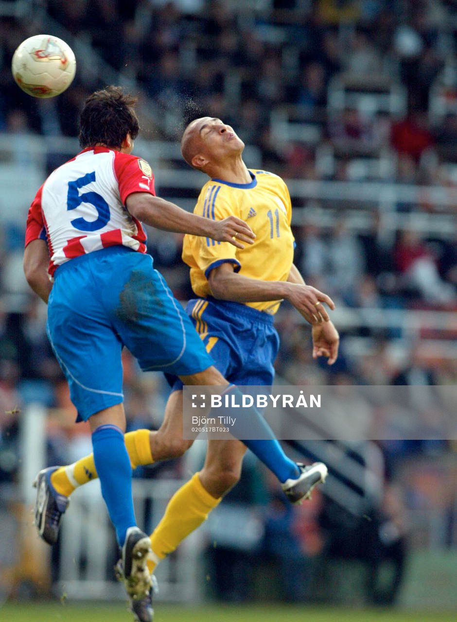 Henrik Larsson, Sverige och Celso Ayala, Paraguay