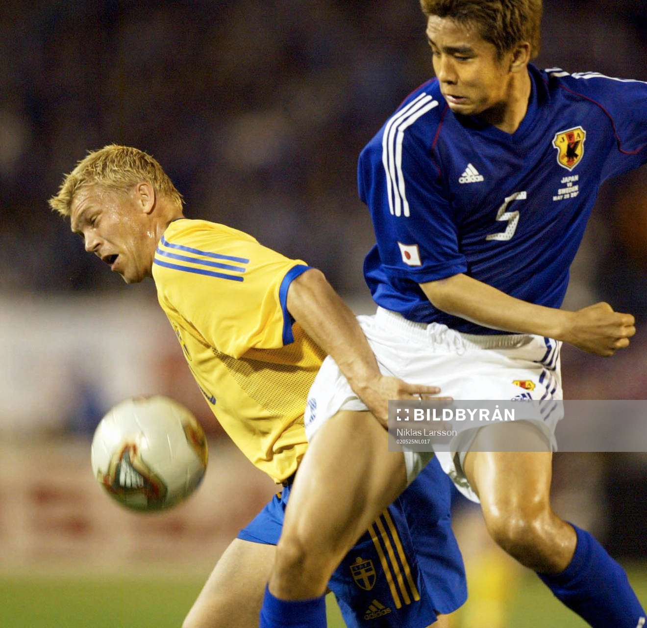Marcus Allbäck, Sverige i en duell med Inamoto Junichi