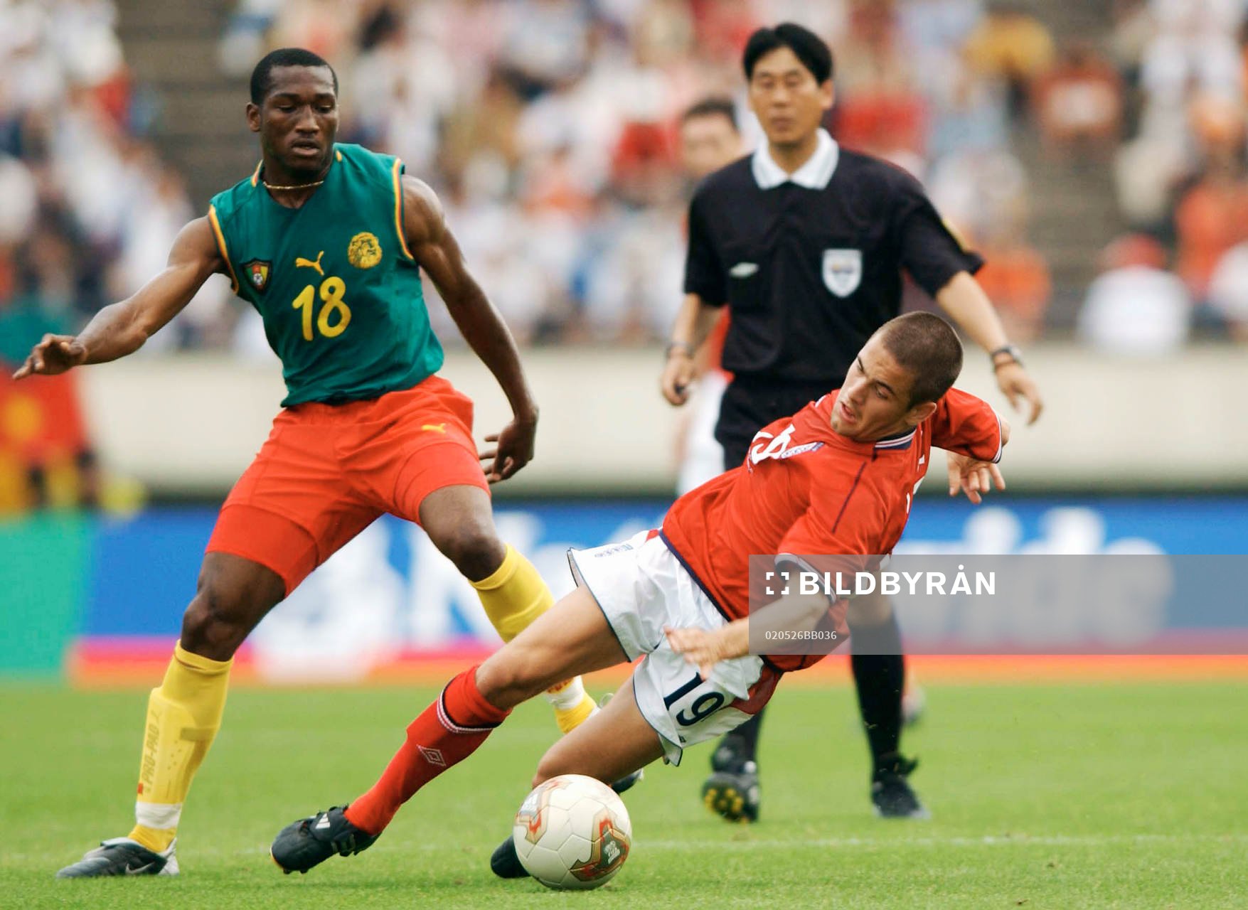 Joe Cole, England och Eric Djemba Djemba, Kamerun