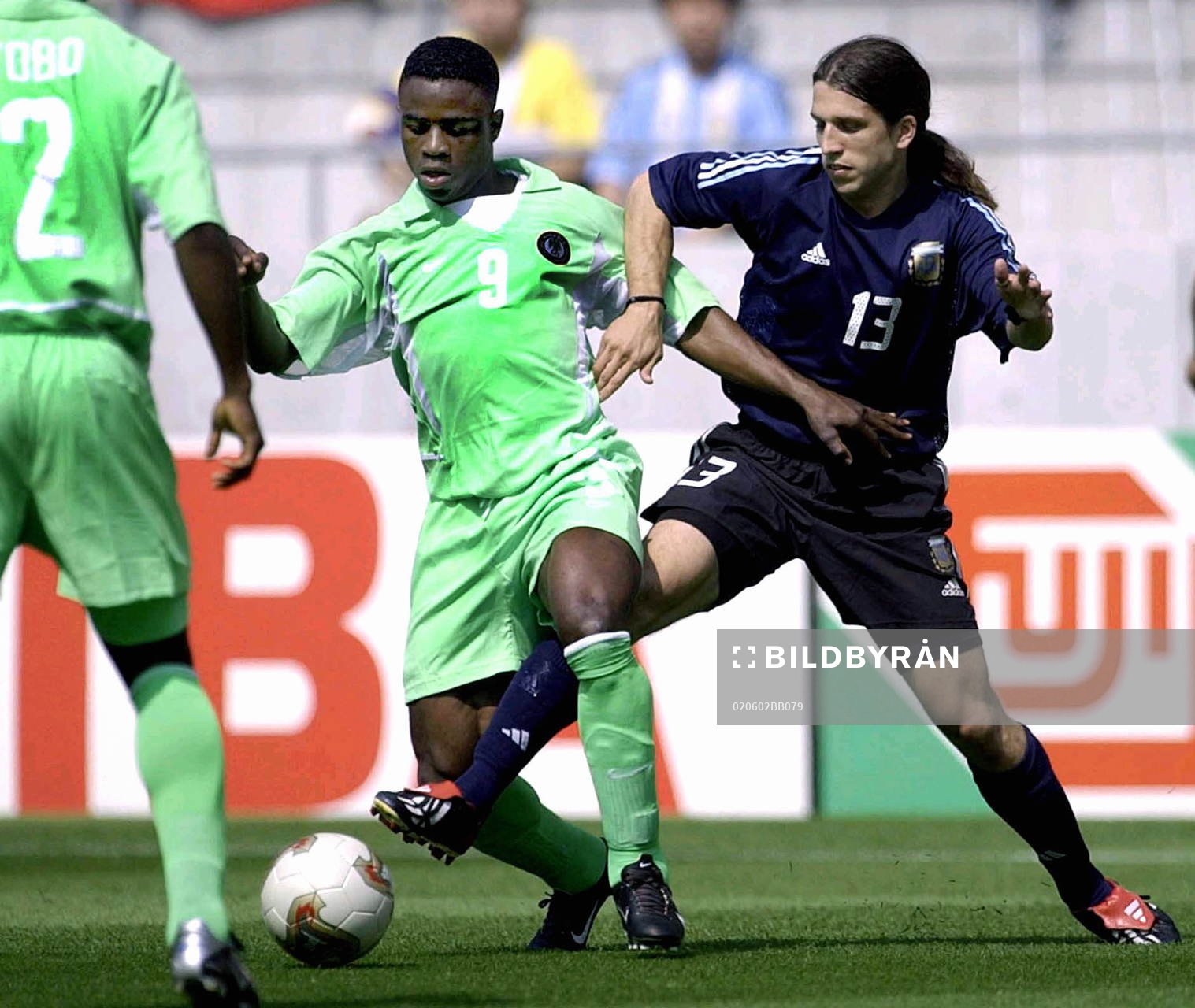 Ogbeche, Nigeria och Placente, Argentina