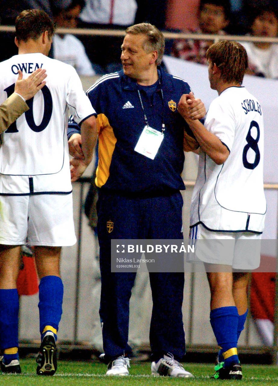 Tommy Söderberg gratulerar Andreas Jakobsson och Anders