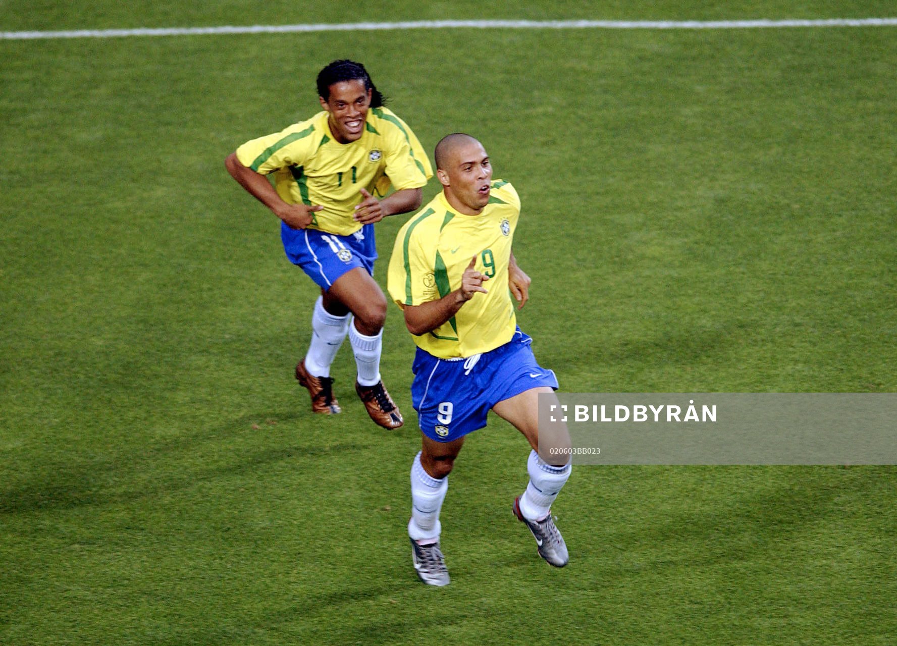 Ronaldo och Ronaldinho, Brasilien jublar (jubel)