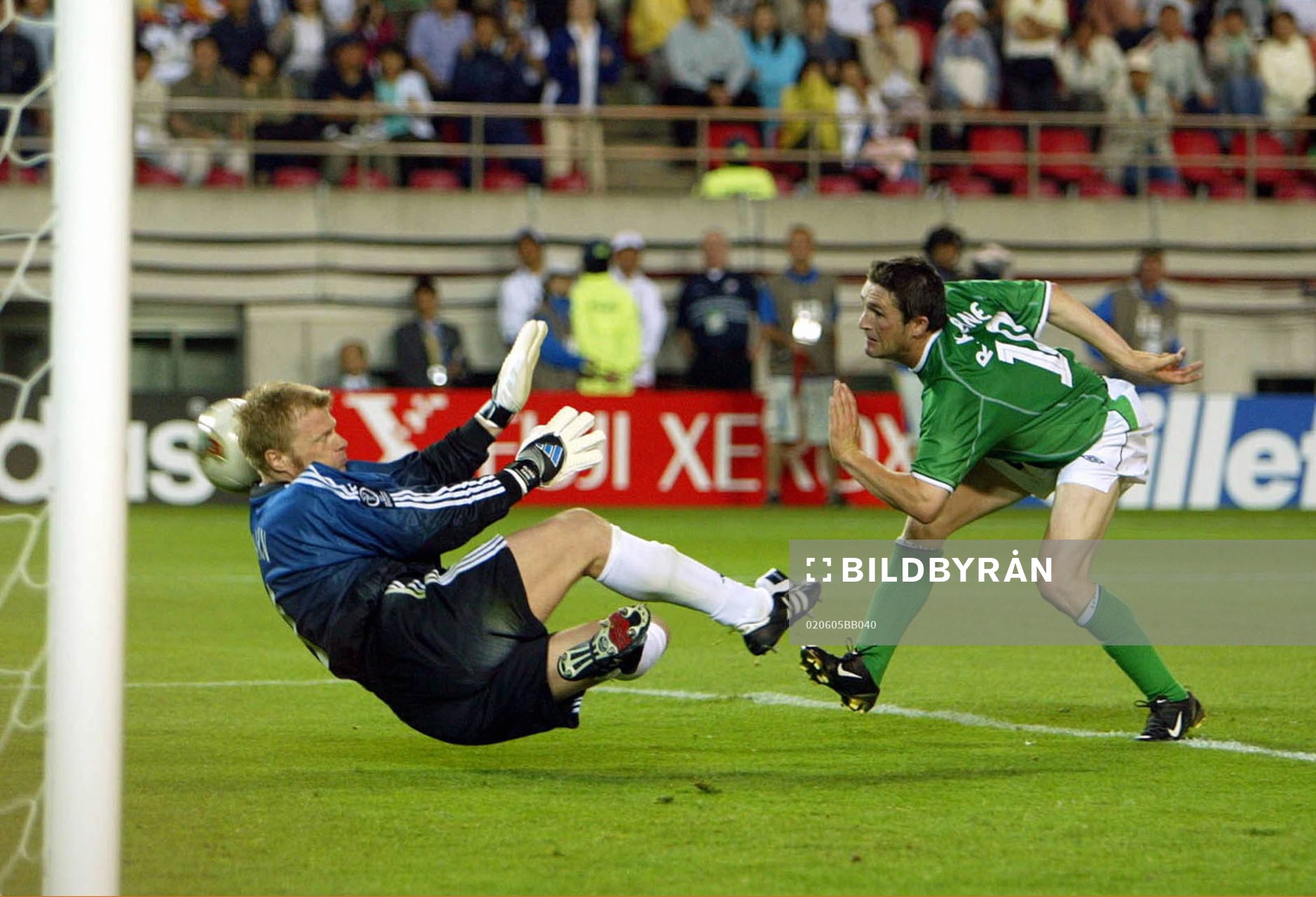 Robbie Keane, Irland kvitterar till 1-1 bakom Oliver Kahn,