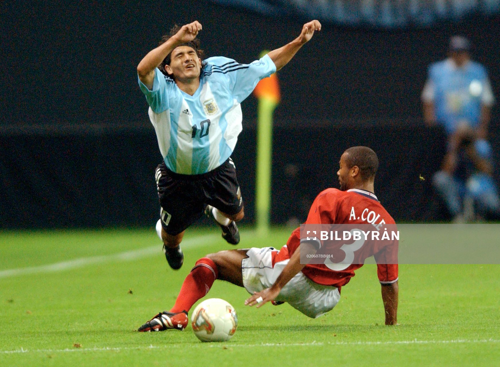 Ariel Ortega, Argentina och Ashley Cole, England