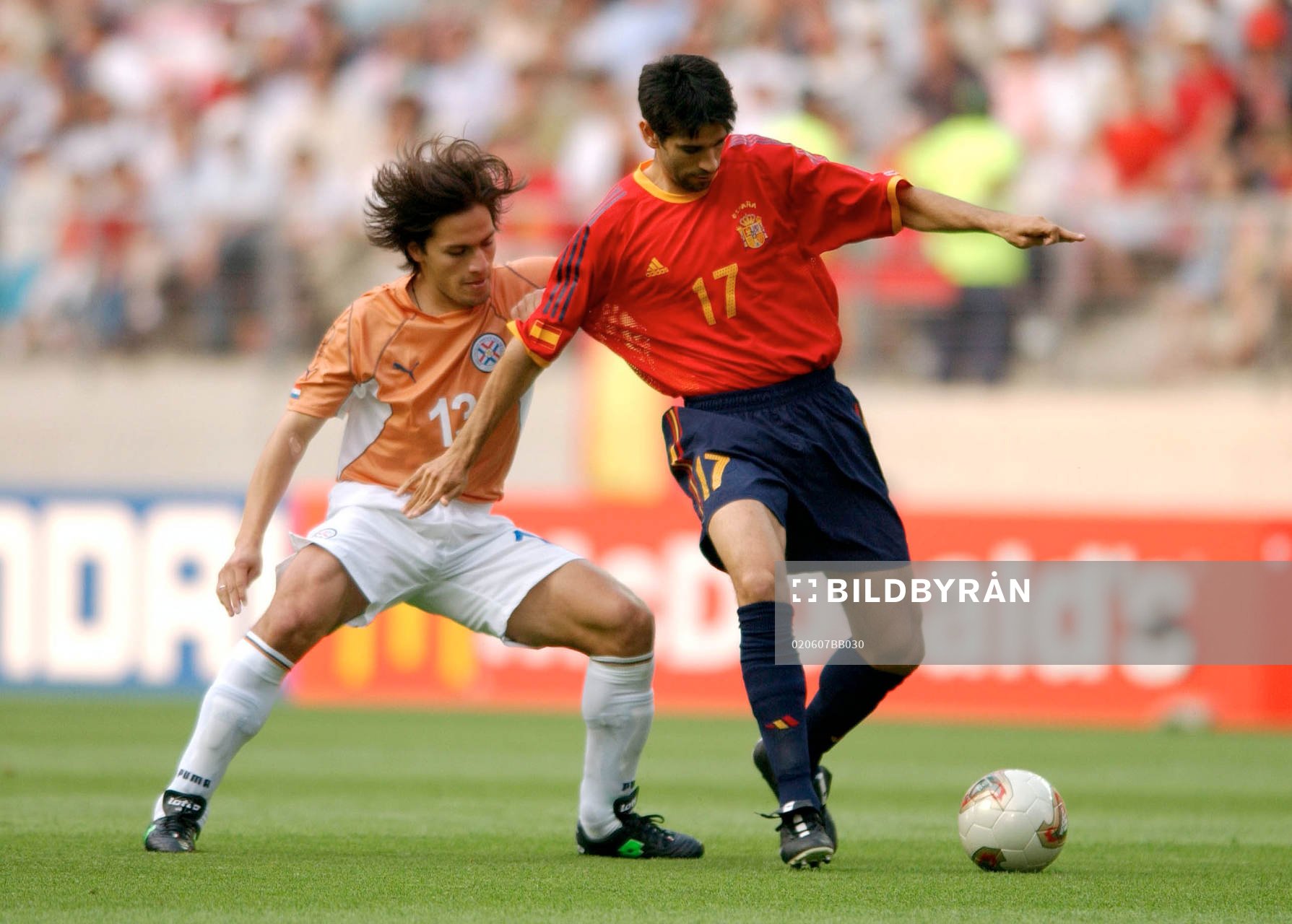 Juan Carlos Valeron, Spanien och Carlos Paredes, Paraguay