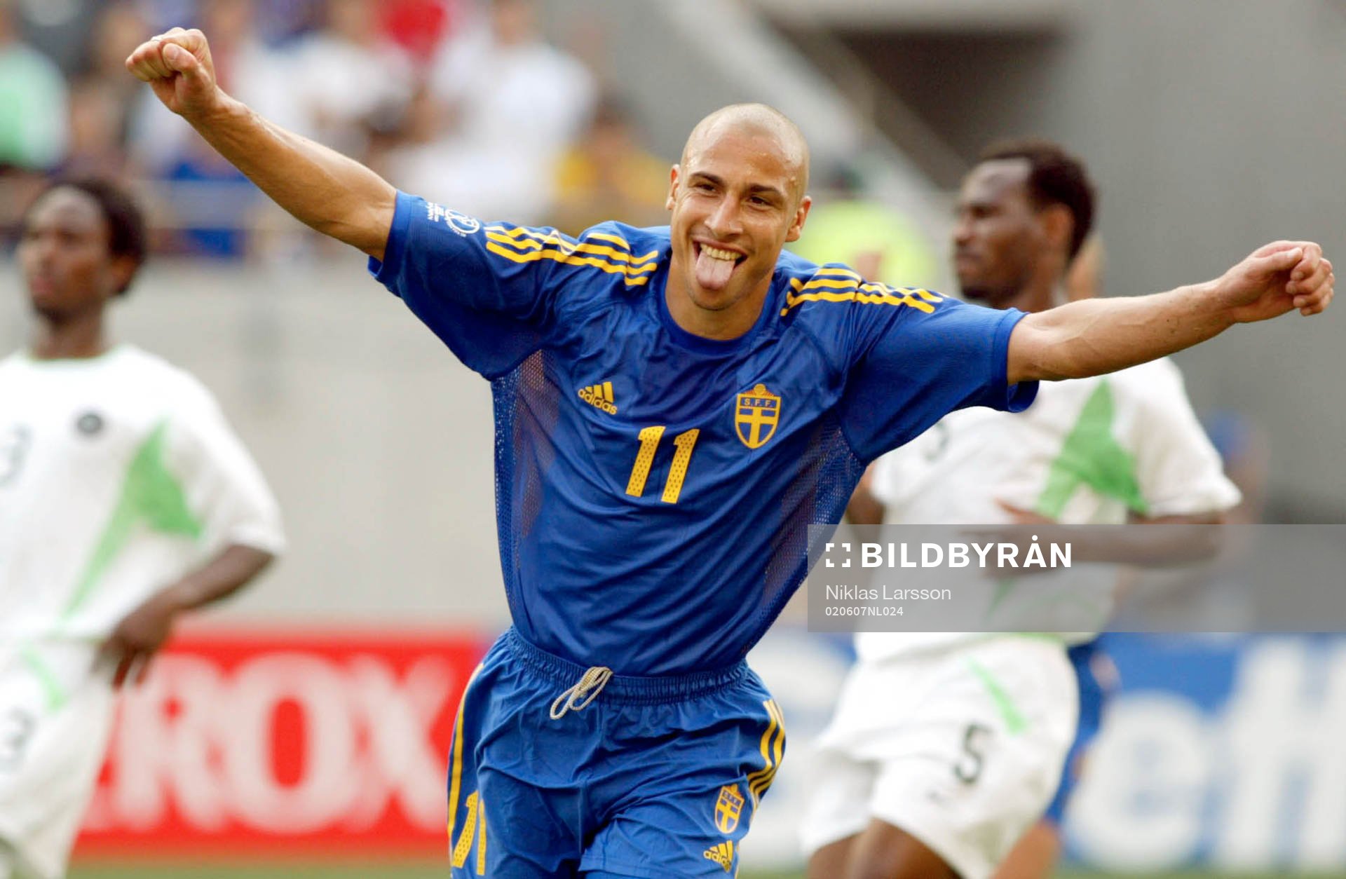 Henrik Larsson (Henke Larsson) jublar