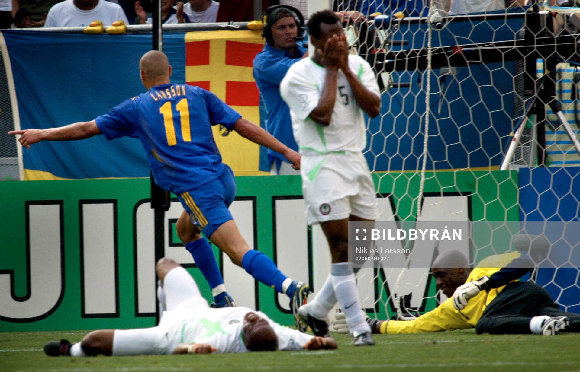 Henrik Larsson (Henke Larsson)jublar