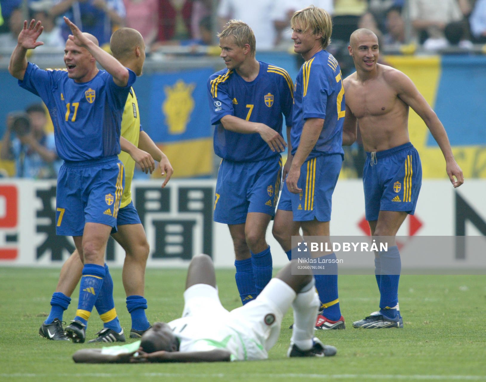  Magnus Svensson, Niclas Alexandersson, Andreas Andersson och Henrik Larsson, jubel.