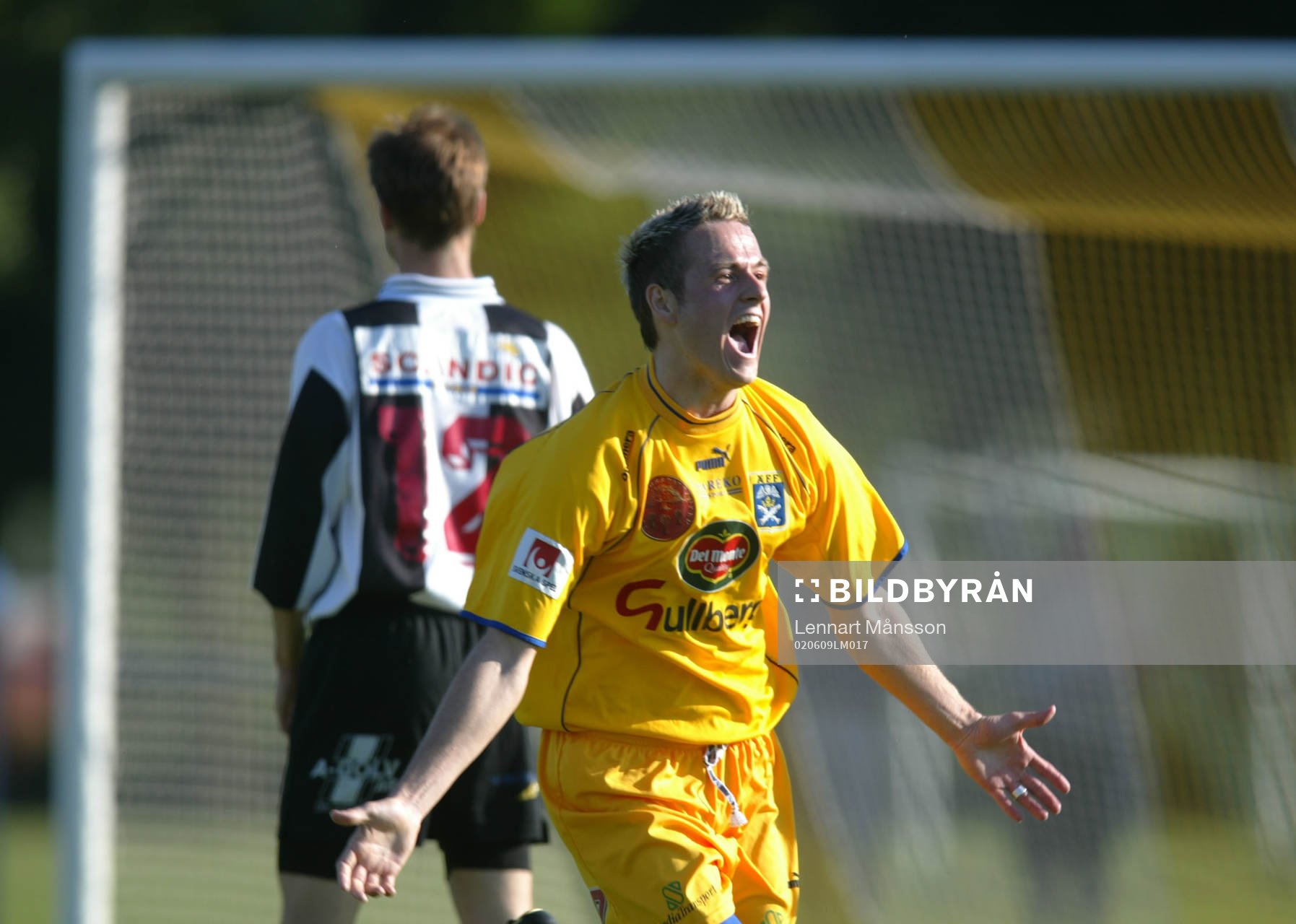 Fotboll, Superettan, Ängelholm - Sylvia : Ett härligt skott av Alban Jusufi, Malmö som jublar. Har Alban hårdaste skottet i Superettan? Detta var andra matchen i rad som Alban gör från 35 meter