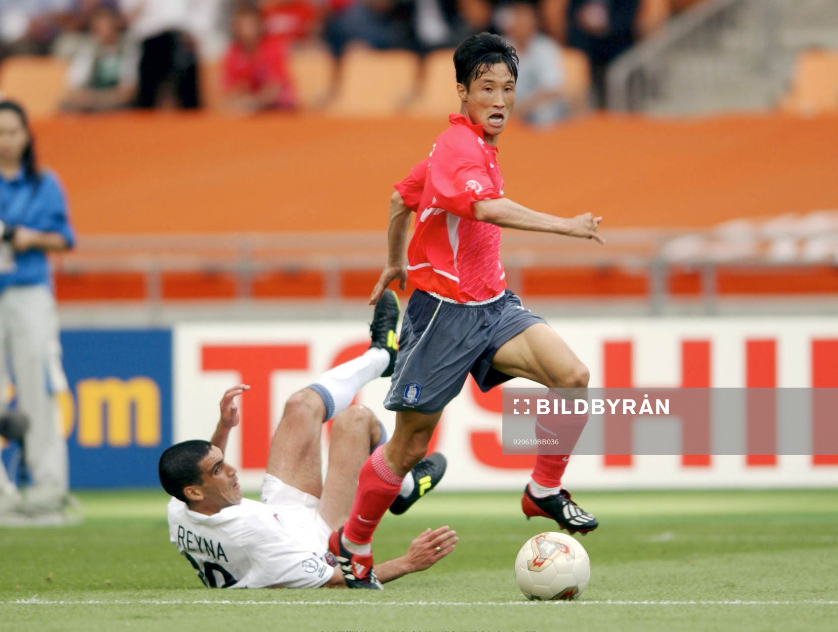 Eul Yong Lee, Korea och Claudio Reyna, USA