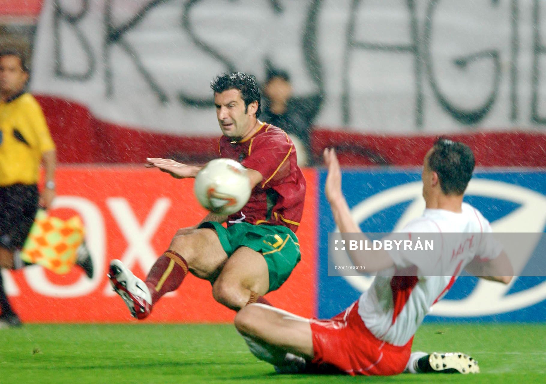  Luis Figo, Portugal och Tomasz Hajto, Polen