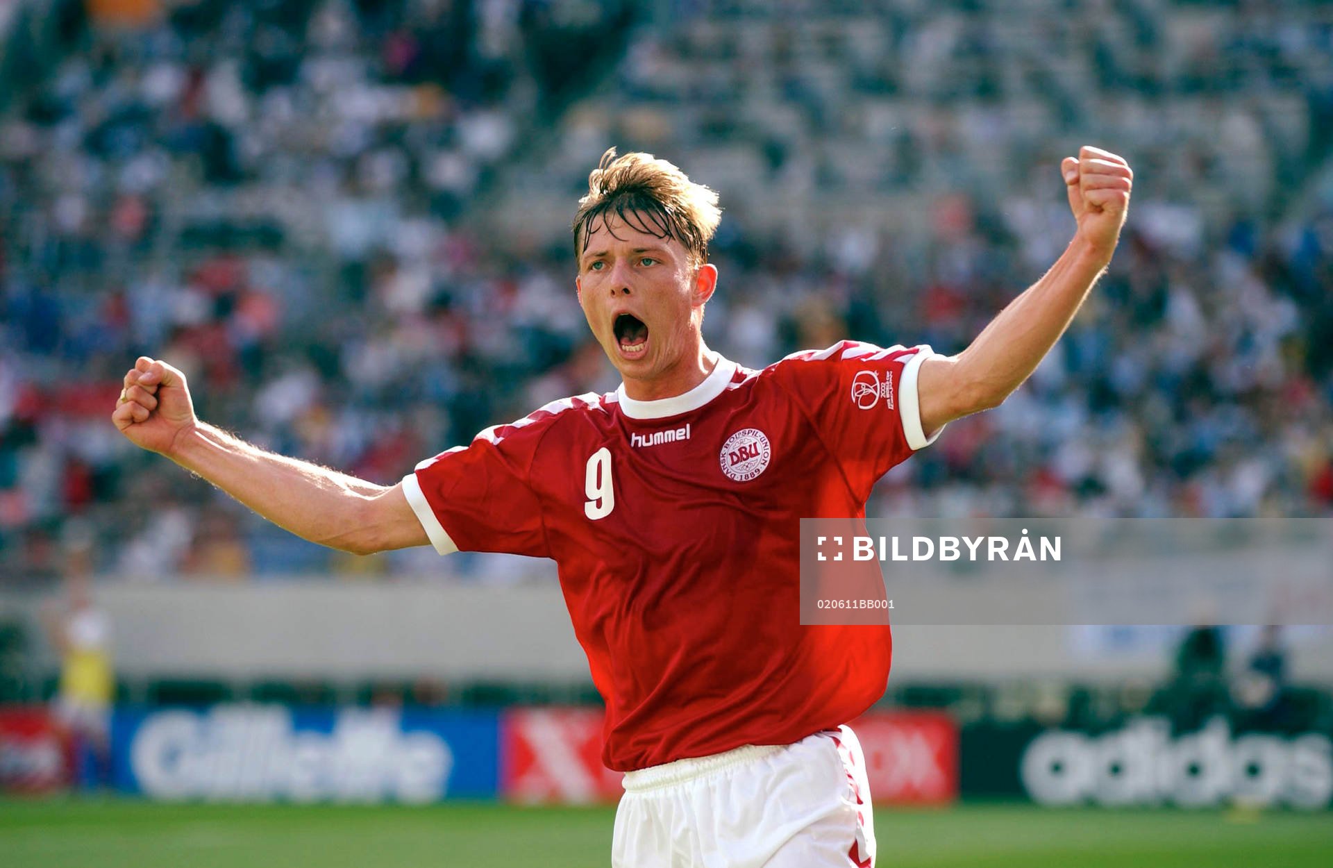 Danmarks Jon Dahl Tomasson jublar