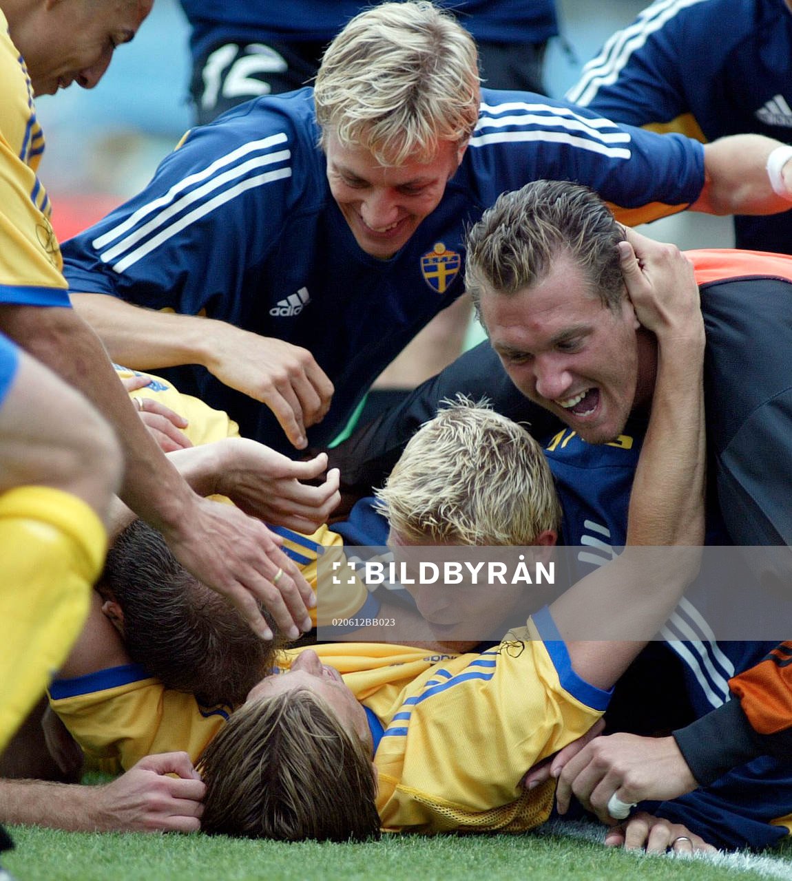 Sverige jublar, jubel. Jubel i svenska laget
