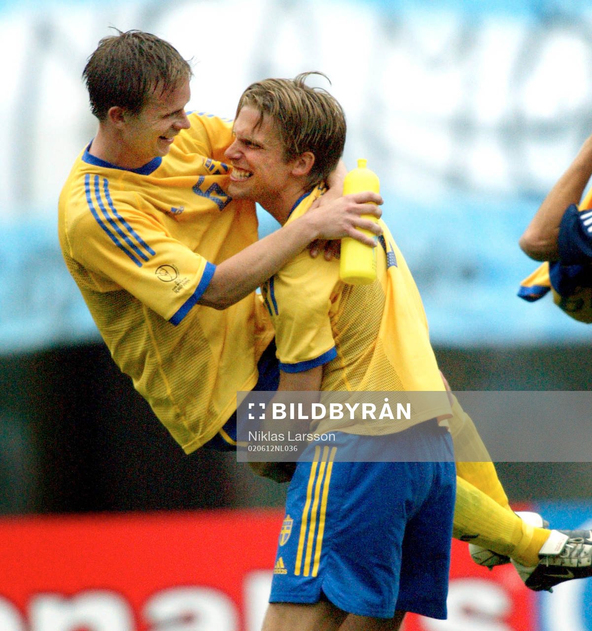 Anders Svensson och Tobias Linderoth, Sverige, kramas