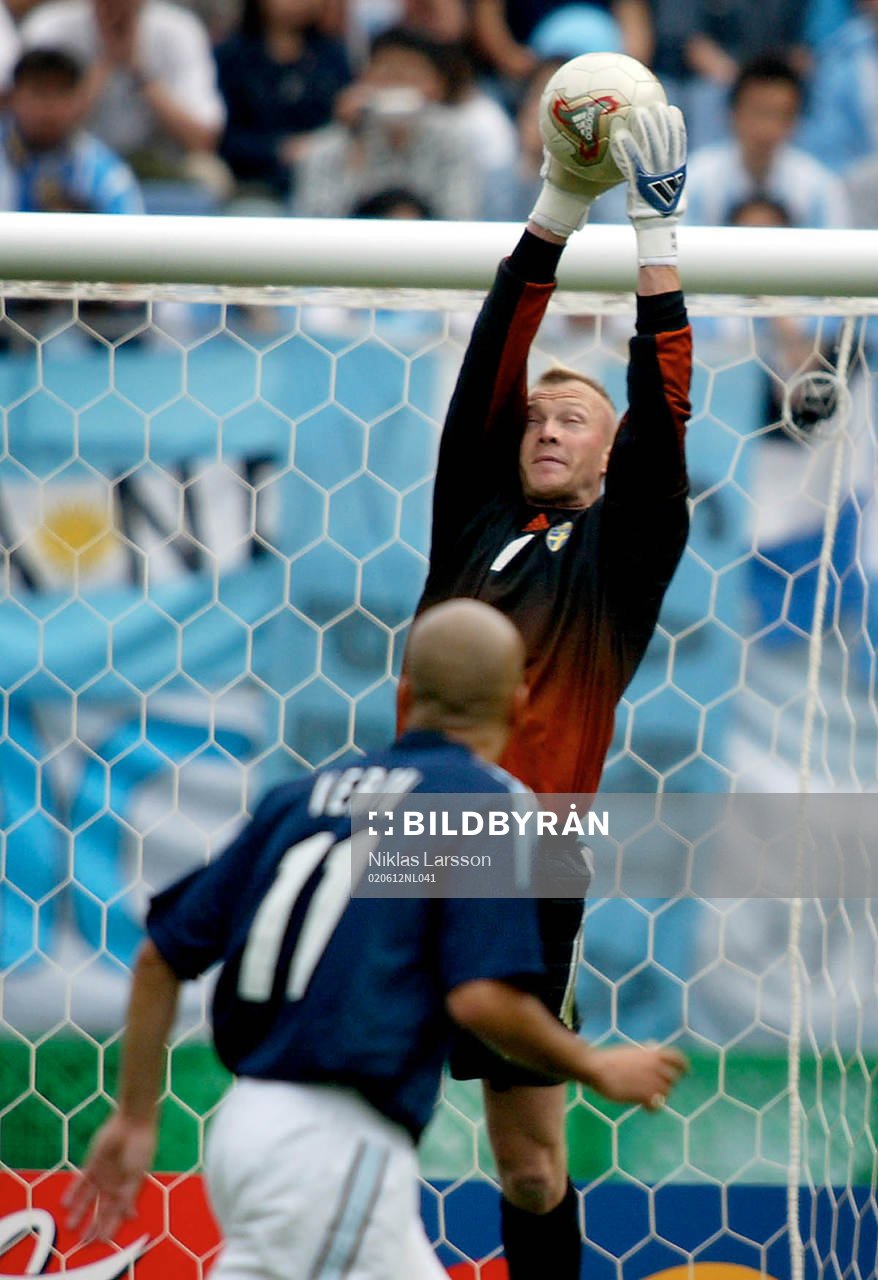 Magnus Hedman, Sverige räddar. Målvakt, räddning