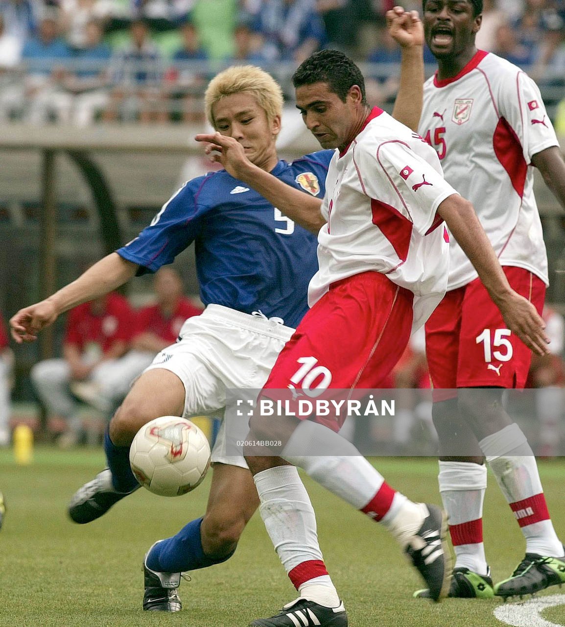 Junichi Inamoto, Japan och Kaies Ghodhbane, Tunisien