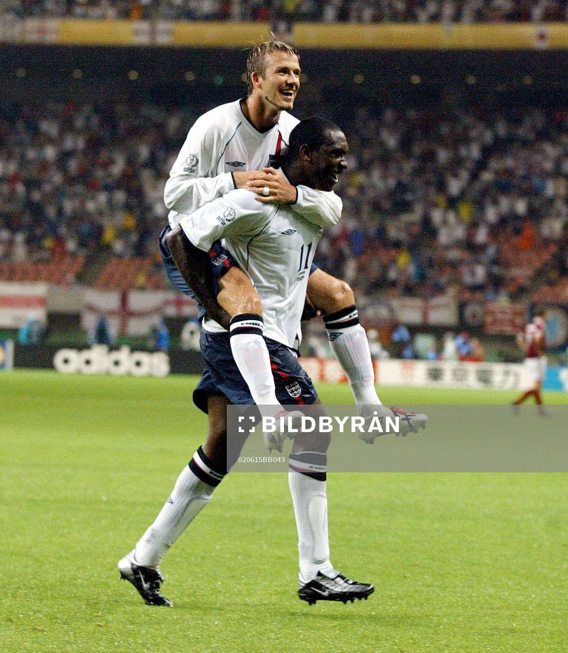 Emile Heskey, England, jublar