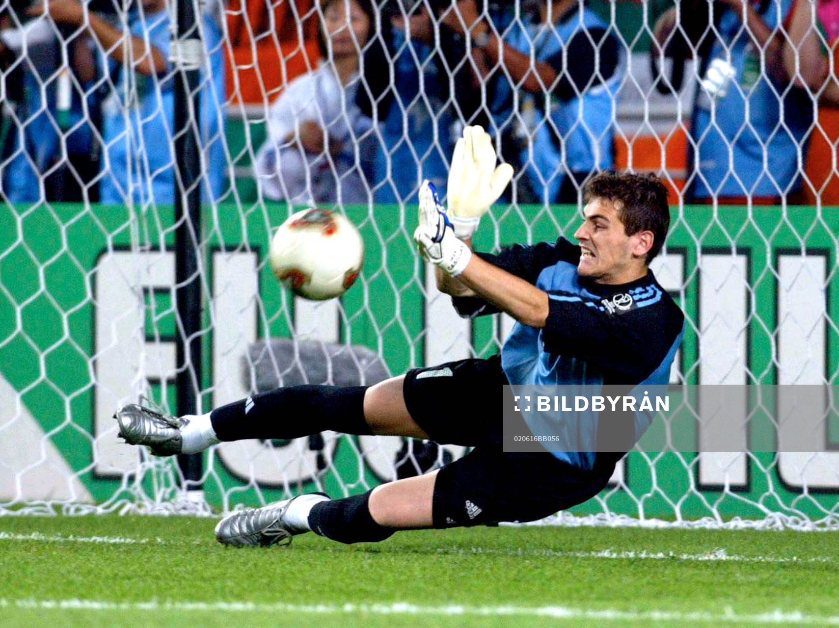 Iker Casillas, Spanien räddar en straff